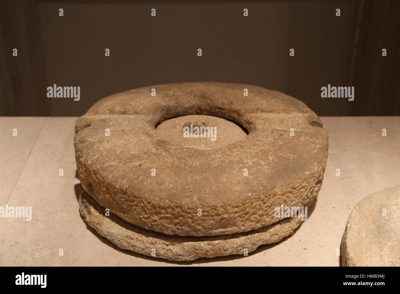 Meules. Roman. Le calcaire et le granit. 3ème-4ème siècle. Arcobriga, Saragosse, Espagne.Musée Archéologique National, Madrid. L'Espagne. Banque D'Images