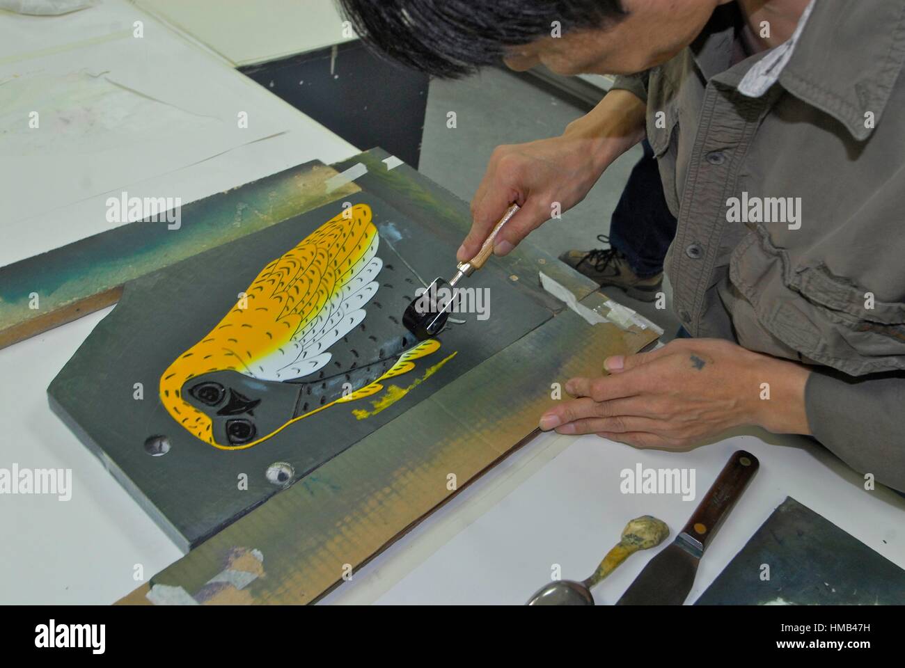 Les techniques de la peinture traditionnelle du Nunavut et d'autres territoires du Nord. L'île de Baffin Sud, Cape Dorset. Le Nunavut., dans le sud de l'île de Baffin. Canadia Banque D'Images