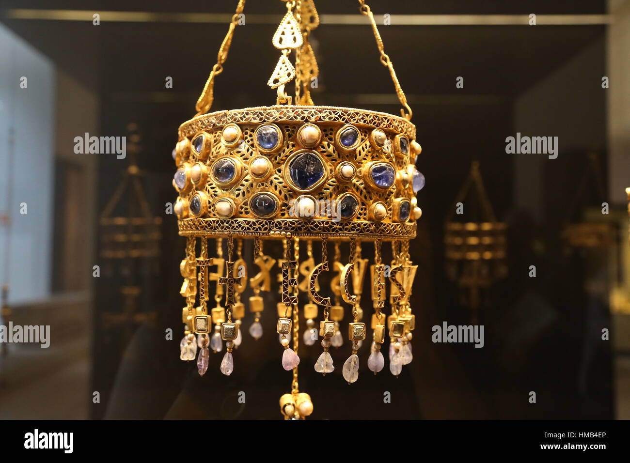 Trésor de Guarrazar. Couronne votive du roi wisigoth. Reccesuinth L'or et pierres précieuses. 7e siècle. Guadamur, Toledo, Espagne. L'archéo National Banque D'Images