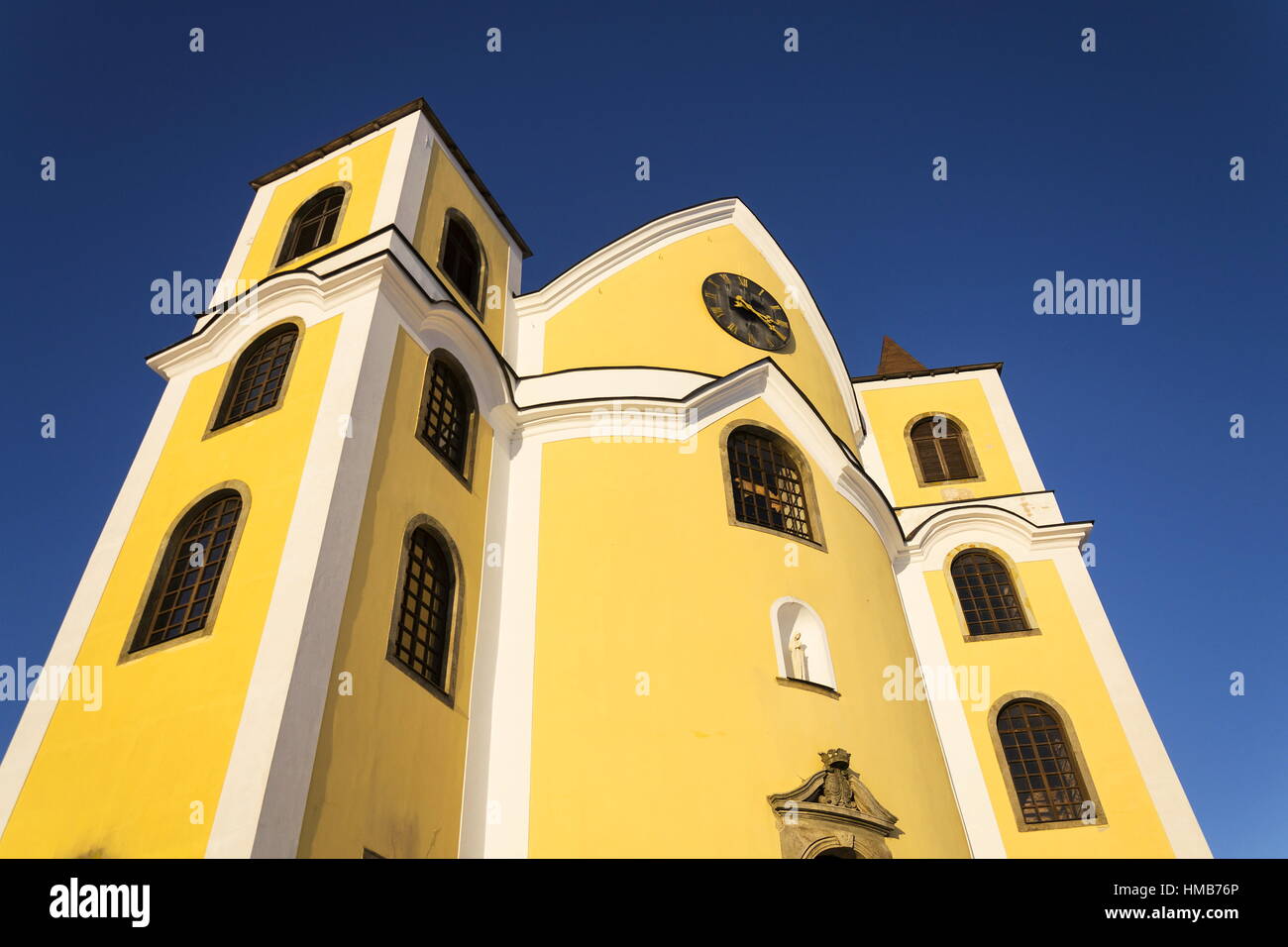 Église d'accession dans les montagnes enneigées, pays Neratov Orlicke hory, Banque D'Images
