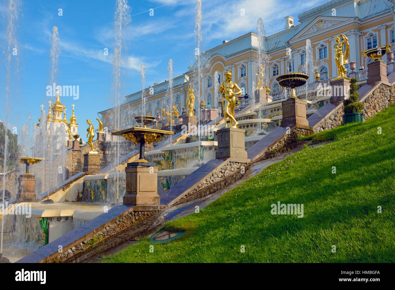 Peterhof, fontaines et statues de la Grande cascade Banque D'Images