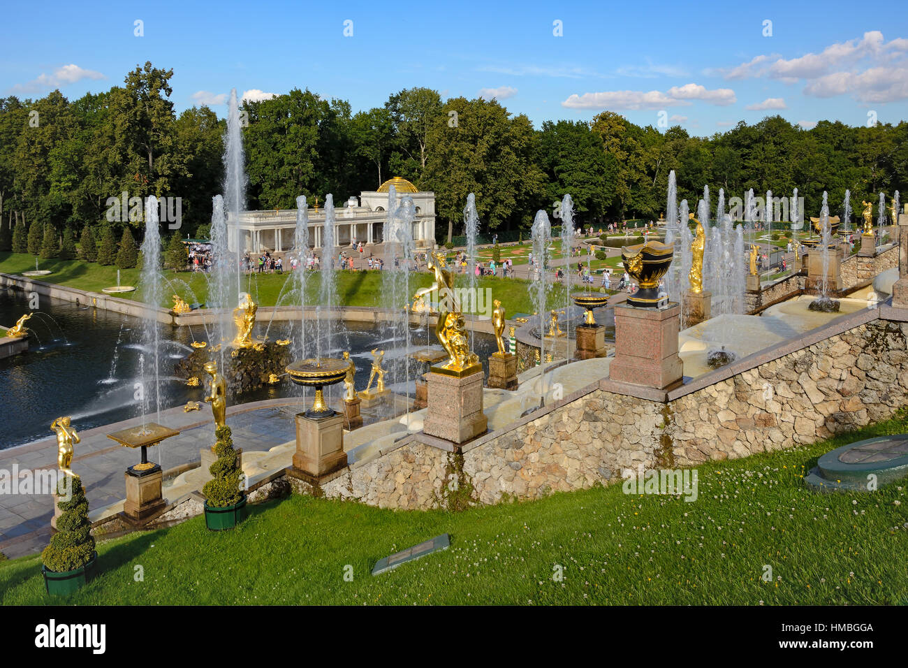Peterhof, fontaines et statues de la Grande cascade Banque D'Images