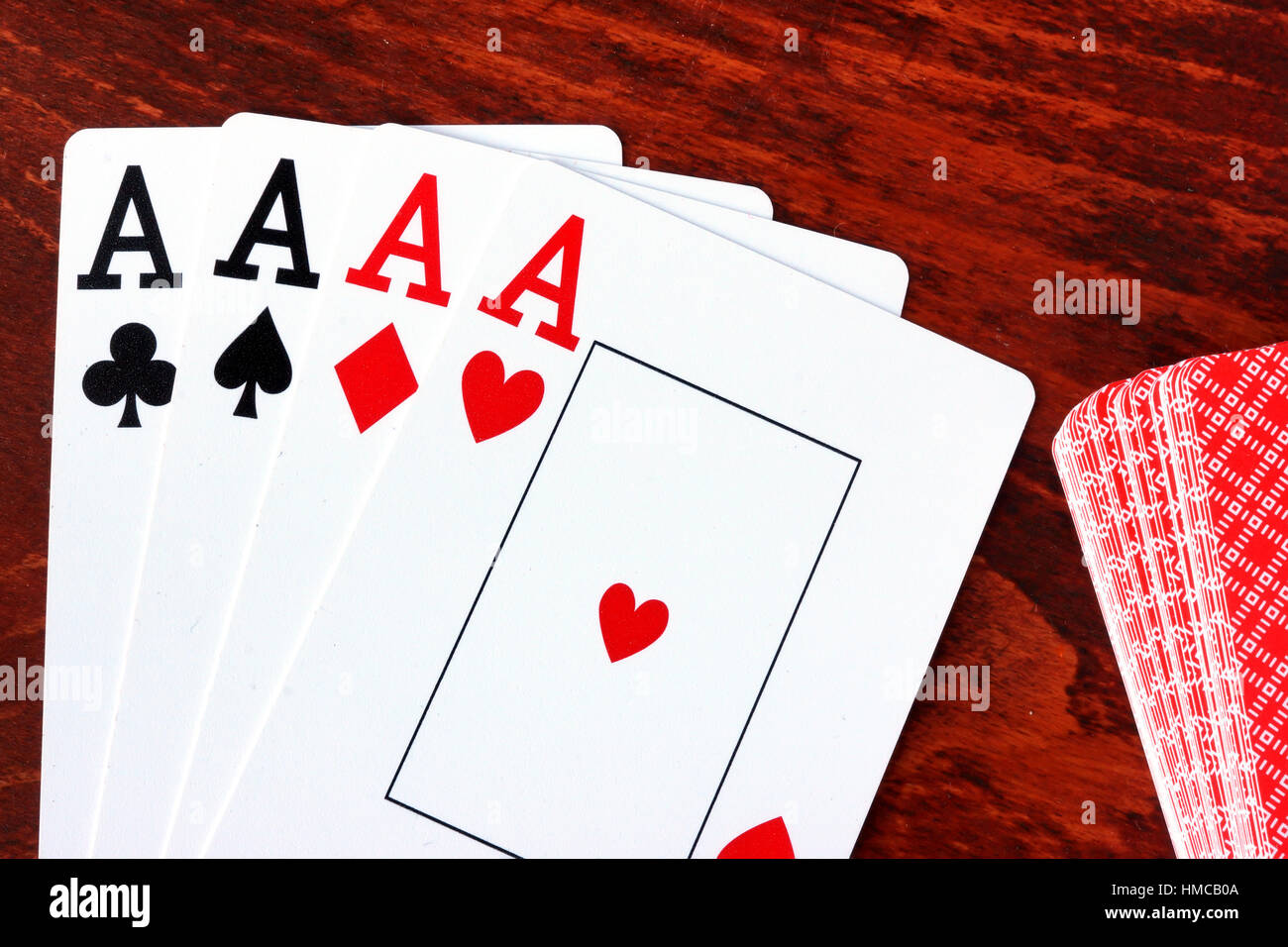 Quatre as à une table. Concept de poker. Banque D'Images