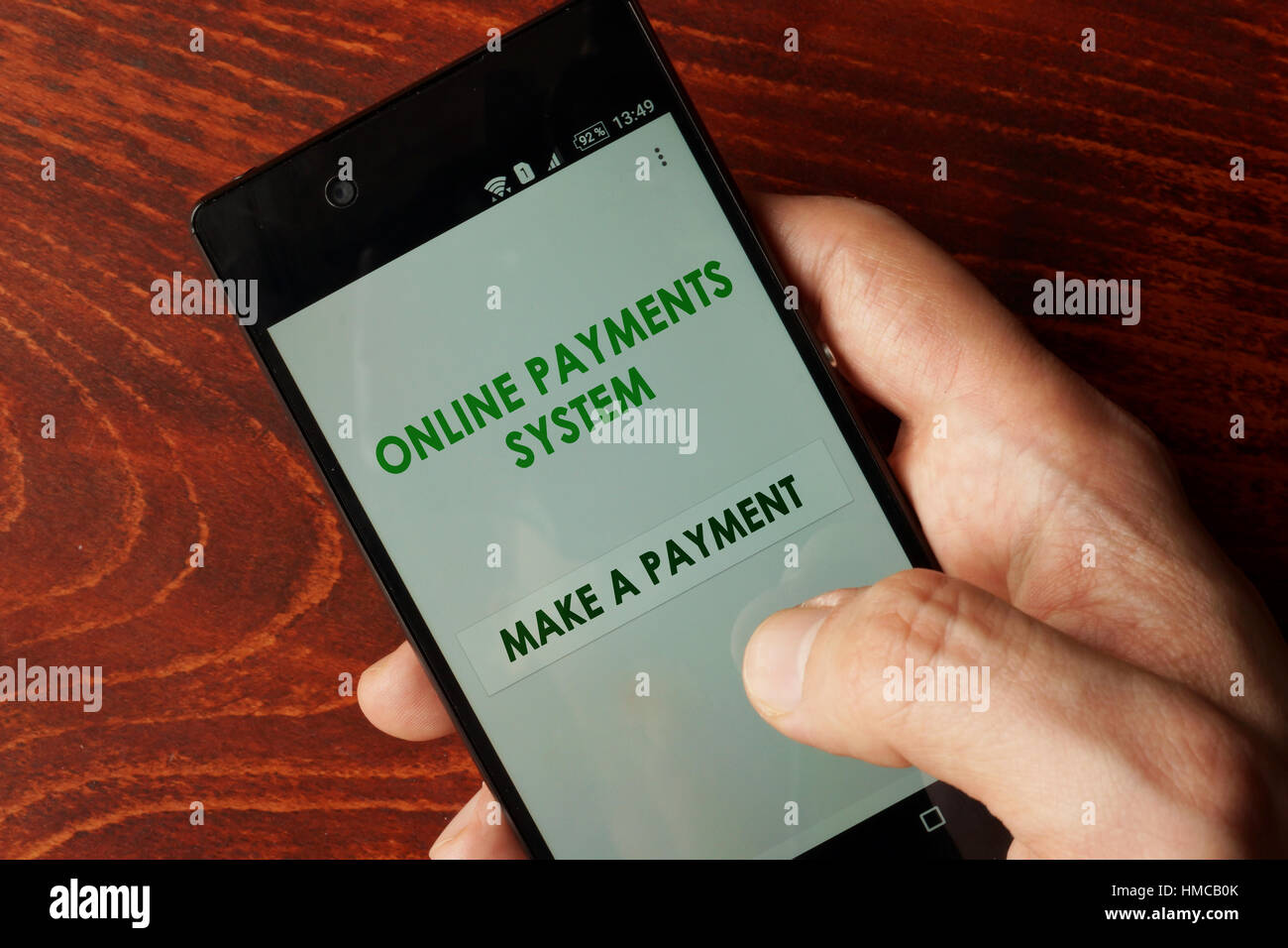 Système de paiement en ligne sur un écran d'un smartphone. Banque D'Images