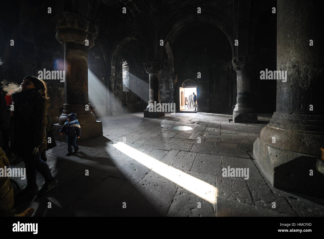 L'intérieur sombre de ghegard d'en Arménie en hiver Banque D'Images