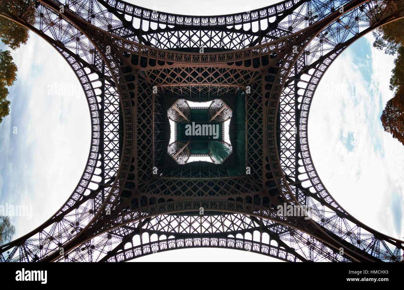 Sous la Tour Eiffel Banque D'Images Sous la Tour Eiffel Banque D'Images
