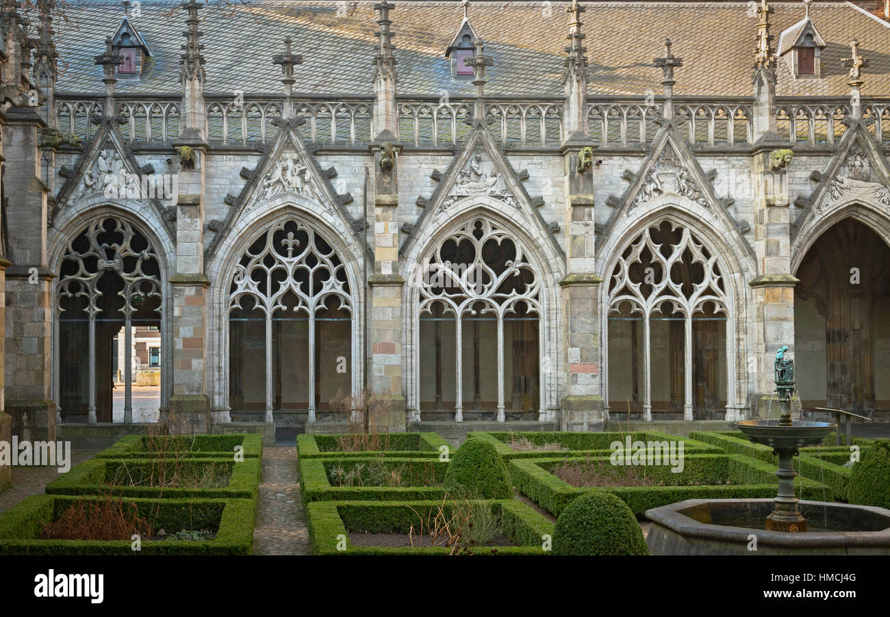 Le Pandhof à Utrecht, Pays-Bas, est un Cloître médiéval avec Banque D'Images