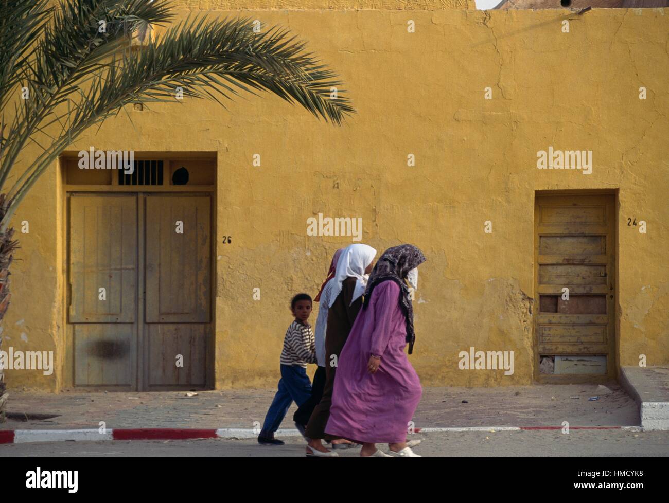 Femmes voilées, El Oued, Algérie. Banque D'Images