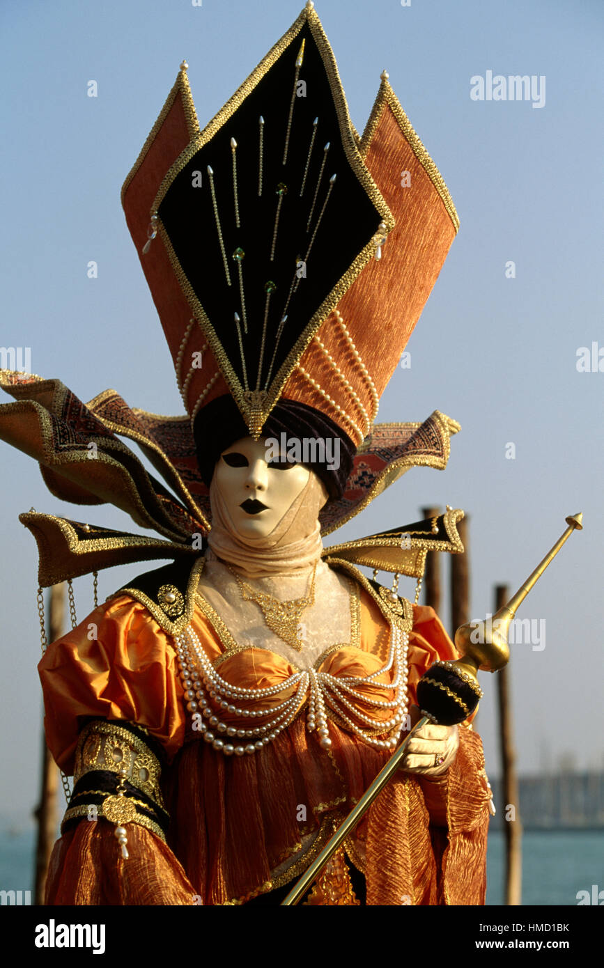 Fashion histoire : zoom sur les déguisements du Carnaval de Venise :  Tendances - Orange