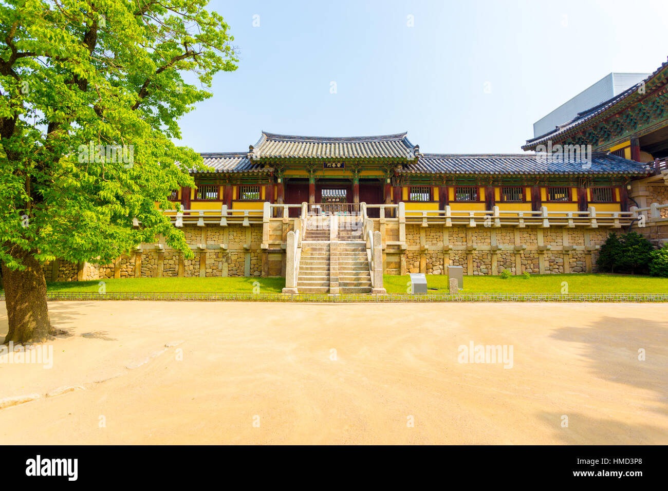 Fleur de Lotus, Yeonhwagyo Chilbogyo, pont et pont de mener à des trésors 7 Jahamun porte dans Temple Bulguksa à Gyeongju Banque D'Images