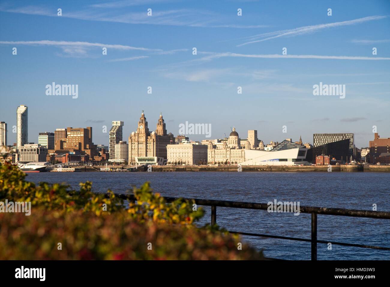Panorama de Liverpool vu de Wirral - sur la rivière Mersey Banque D'Images