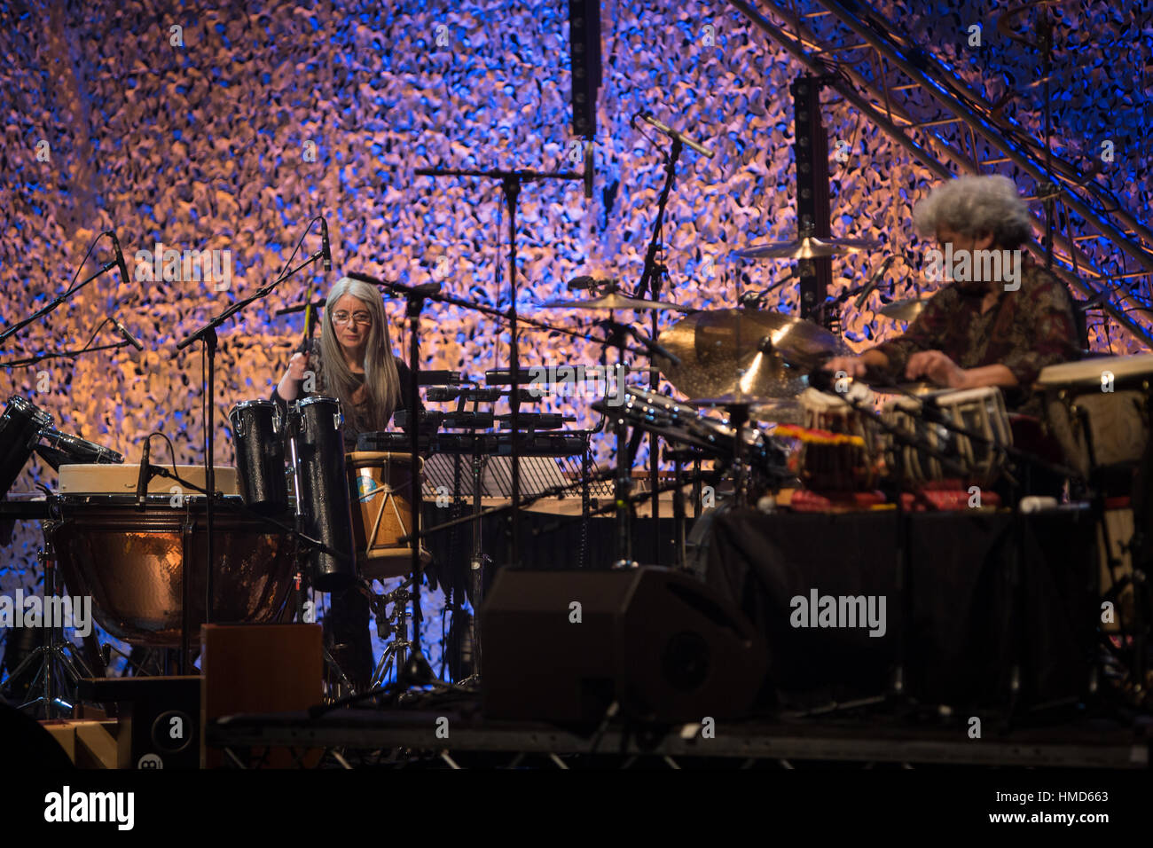 Dame Evelyn Glennie & Trilok Gurtu effectuer 'le rythme en moi', au festival Celtic Connections à Glasgow, en Écosse. Banque D'Images