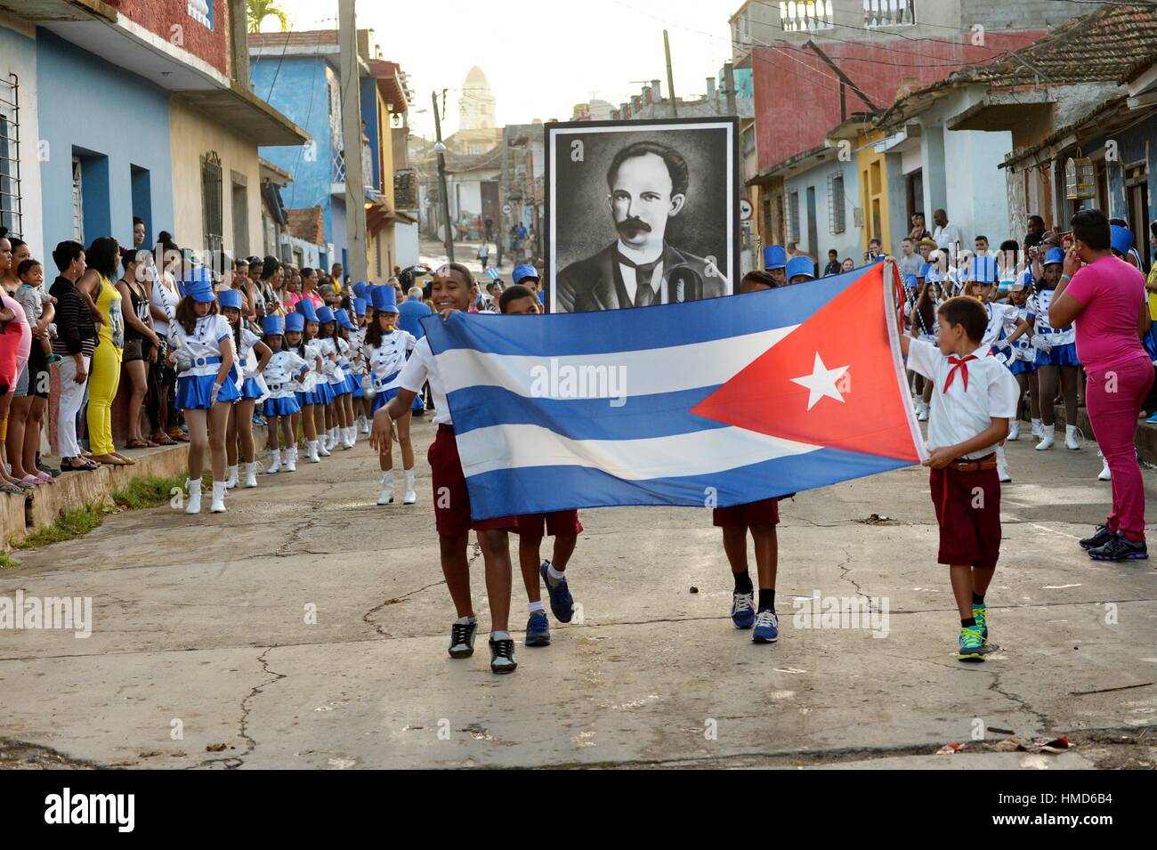 Défilé pour célébrer l'anniversaire du héro national de Cuba Jose Marti à  Trinité. Journée des enfants à Cuba Photo Stock - Alamy