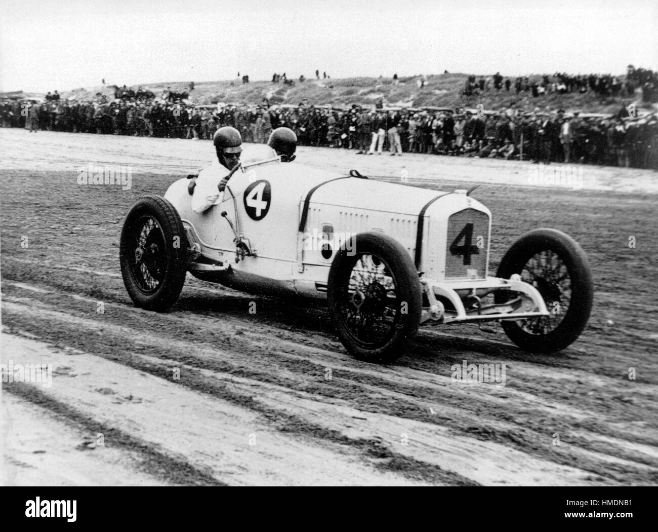 Voiture de course vintage Banque d'images noir et blanc - Alamy