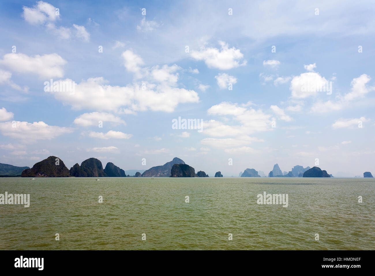 Étranges dans la mer, Ao Phang Nga Bay, province de Krabi, Phuket, Thaïlande Banque D'Images