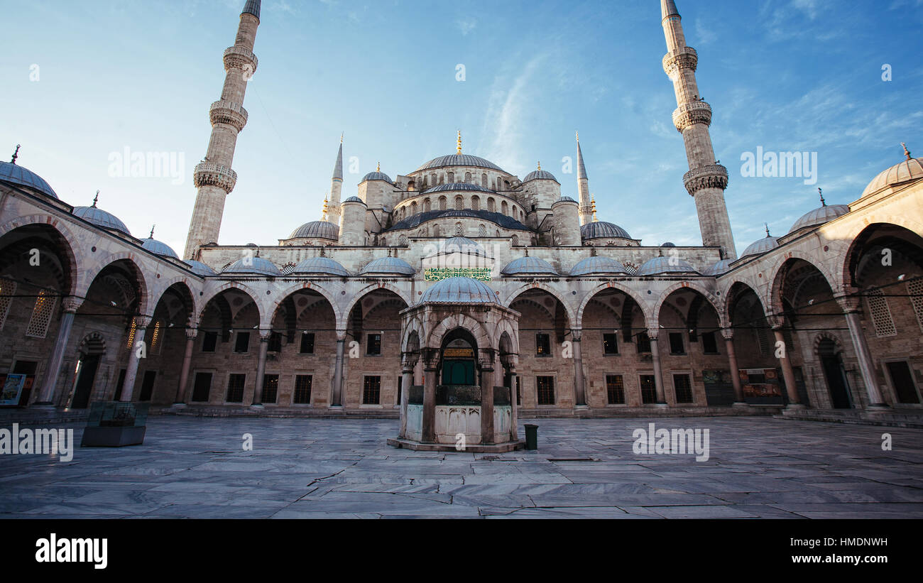 Cour intérieure de la Mosquée Bleue, Istanbul Banque D'Images Cour intérieure de la Mosquée Bleue, Istanbul Banque D'Images