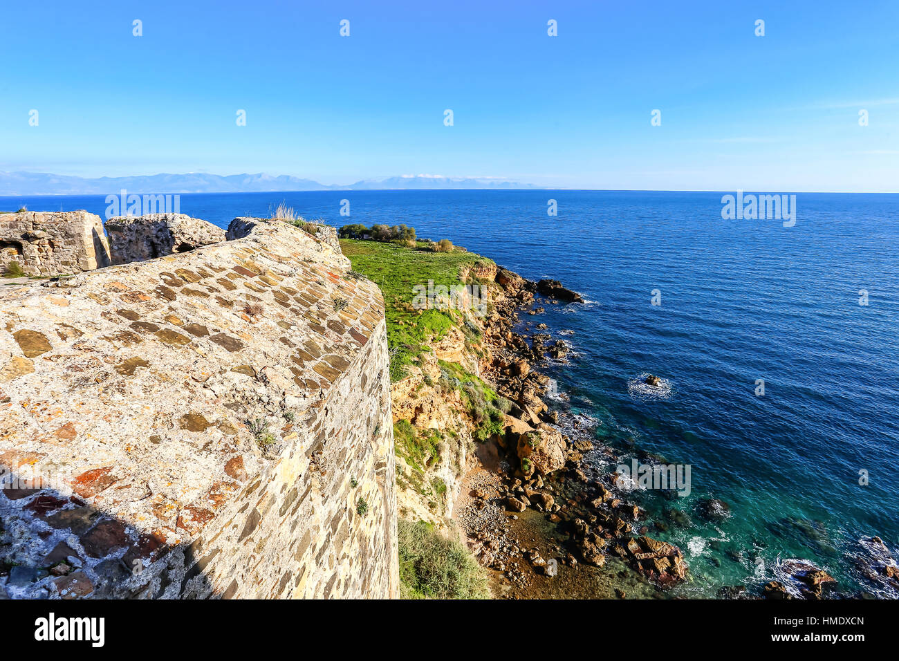 Sur la mer sans fin de l'enceinte de la forteresse de Koroni, Péloponnèse Banque D'Images