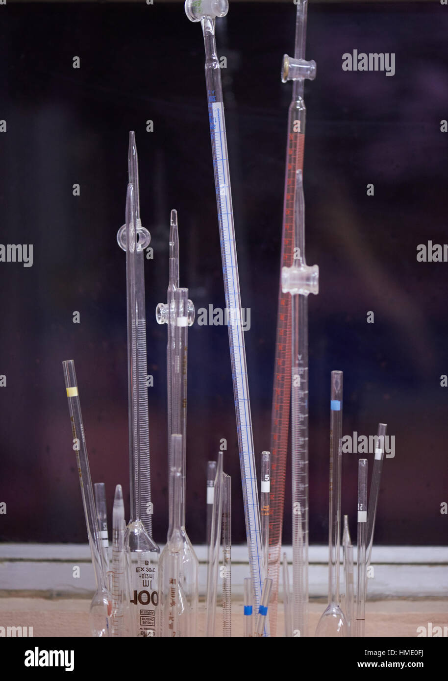 Fiole chimique avec échelle de mesure nombre Banque D'Images