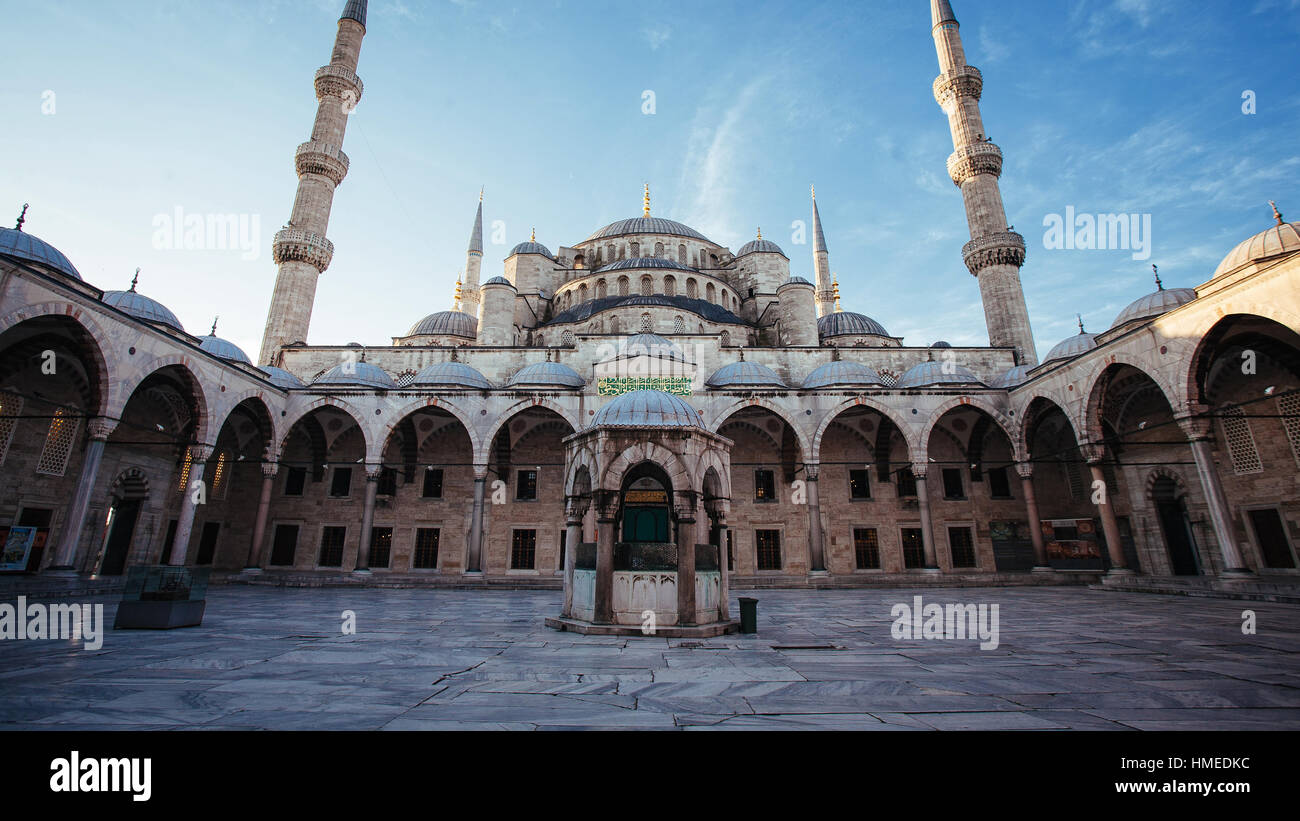 Cour intérieure de la Mosquée Bleue, Istanbul Banque D'Images Cour intérieure de la Mosquée Bleue, Istanbul Banque D'Images