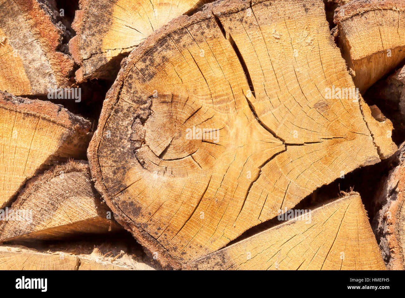 Gros plan d'une pile de bois de chauffage coupé Banque D'Images