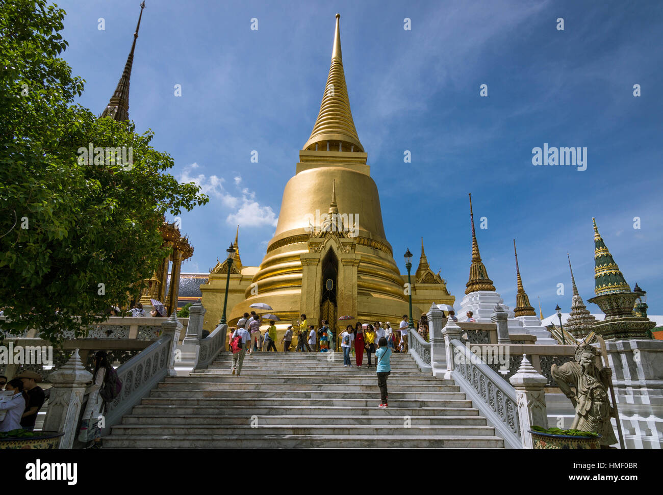 Phra Si Rattana Chedi, le plus grand stupa de Wat Phra Kaew, à Bangkok (Thaïlande) Banque D'Images