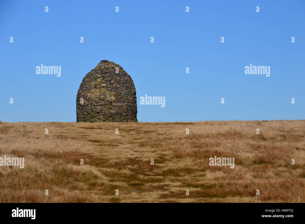 La pierre sèche du scoutisme sur Memorial Bee Hive Pendle Hill. Lancashire England UK. Banque D'Images