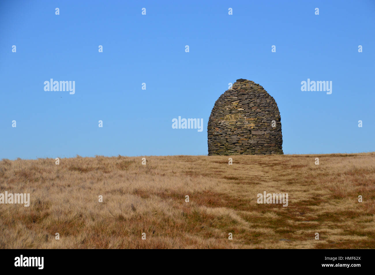 La pierre sèche du scoutisme sur Memorial Bee Hive Pendle Hill. Lancashire England UK. Banque D'Images