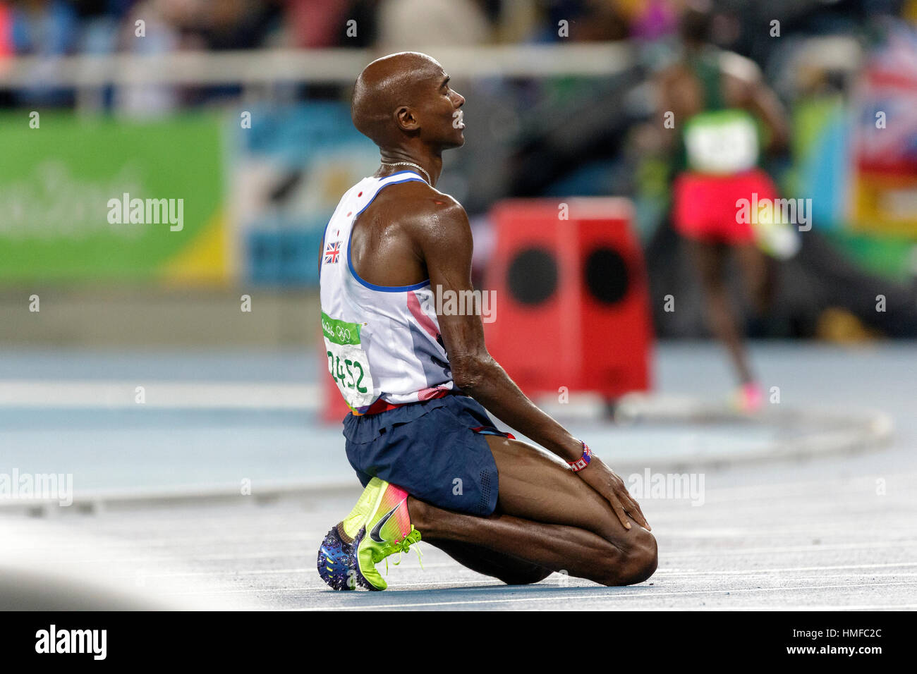 Rio de Janeiro, Brésil. 13 août 2016. Mo Farah (GBR) remporte la médaille d'or chez les hommes 10 000 m au Jeux Olympiques d'été 2016. ©PAUL J. Sutton/PCN Banque D'Images