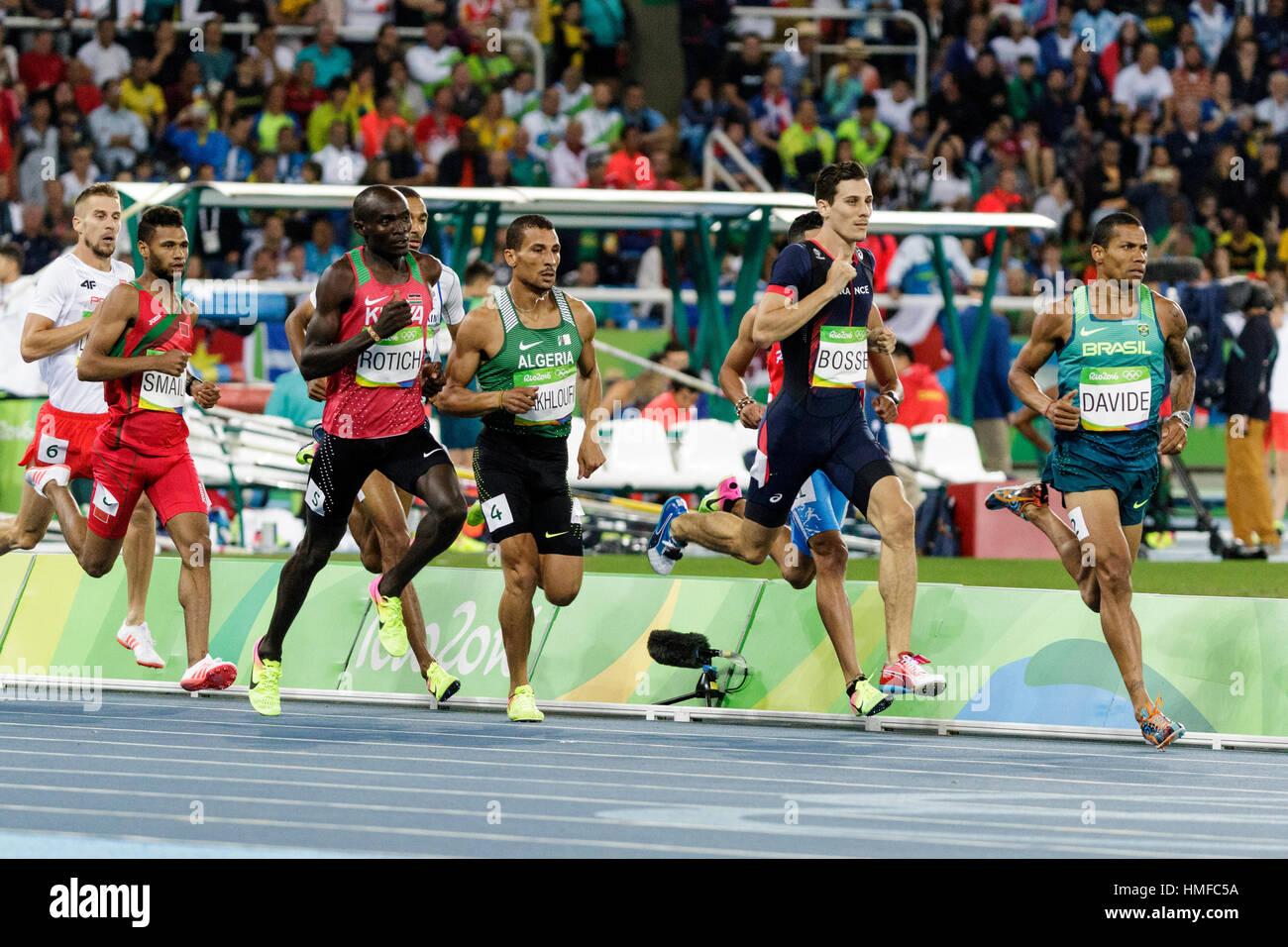 Rio de Janeiro, Brésil. 13 août 2016. L'athlétisme, Kleberson Davide (BRA) et Pierre-Ambroise Bosse (FRA) en compétition dans l'épreuve du 800m en demi-finale Banque D'Images