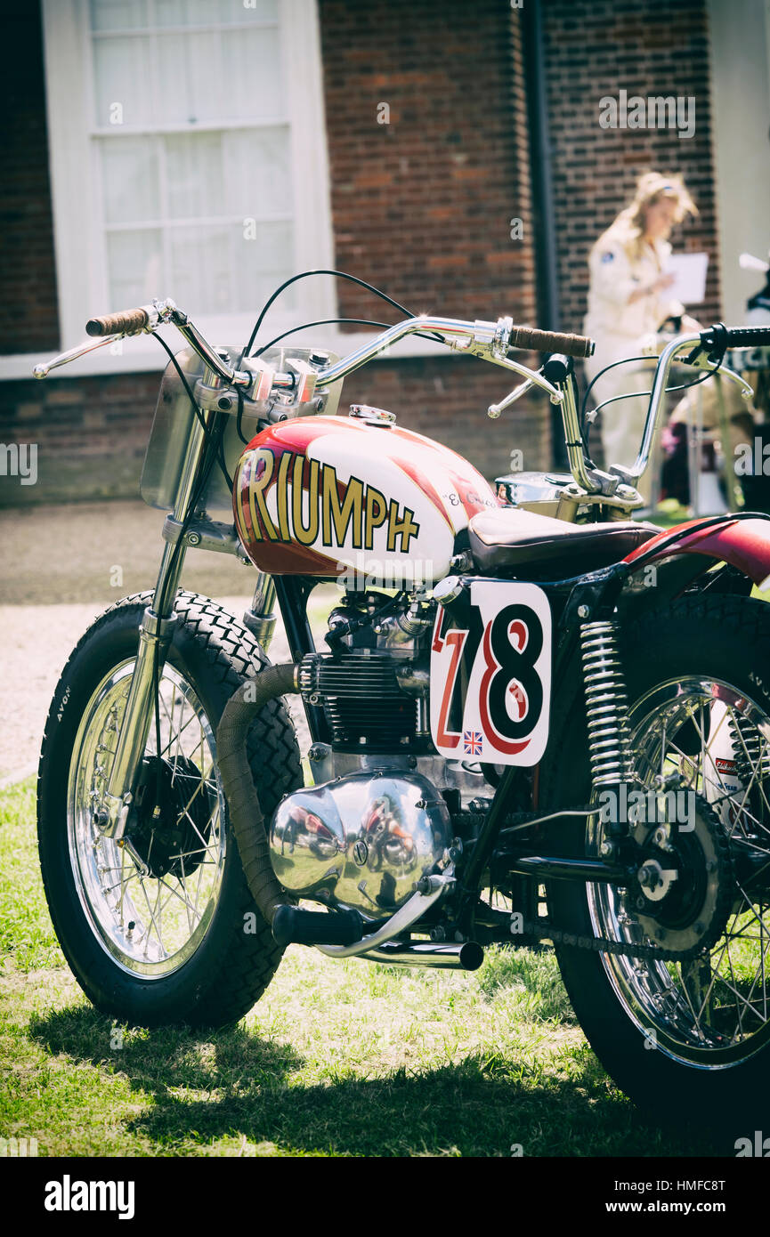 Moto Custom Triumph à Malle, le kilomètre de course. Londres. Vintage Retro filtre appliqué Banque D'Images