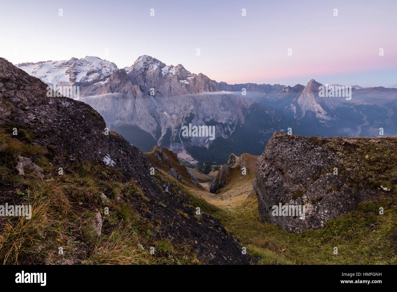 Vue de la Marmolada de montagnes à l'aube, Cima Belvedere, Canazei, Val di Fassa, Trentino-Alto Adige, Italie Banque D'Images