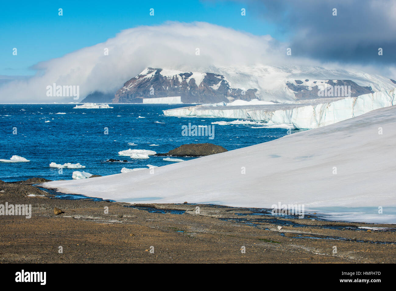 Glacier qui coule dans l'océan, Brown Bluff, l'Antarctique, régions polaires Banque D'Images