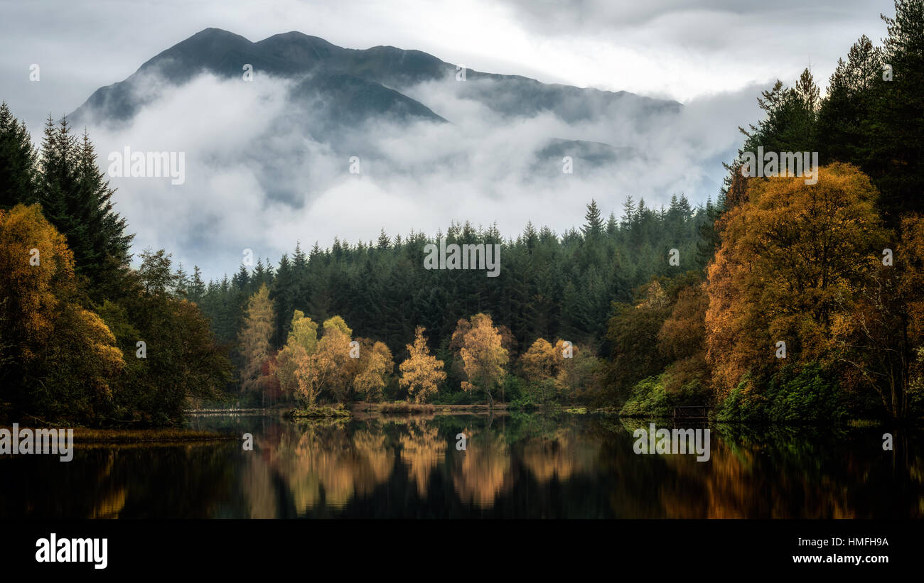 Lochan Glencoe en automne, Highlands, Ecosse, Royaume-Uni Banque D'Images