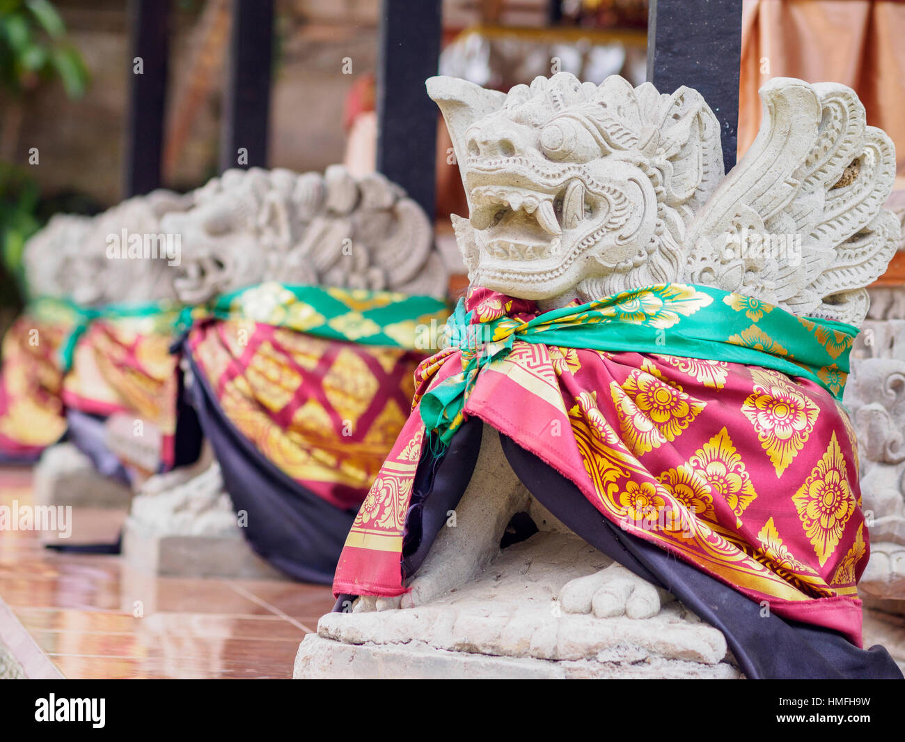 Ligne de guardian statues, Ubud, Bali, Indonésie, Asie du sud-est Banque D'Images