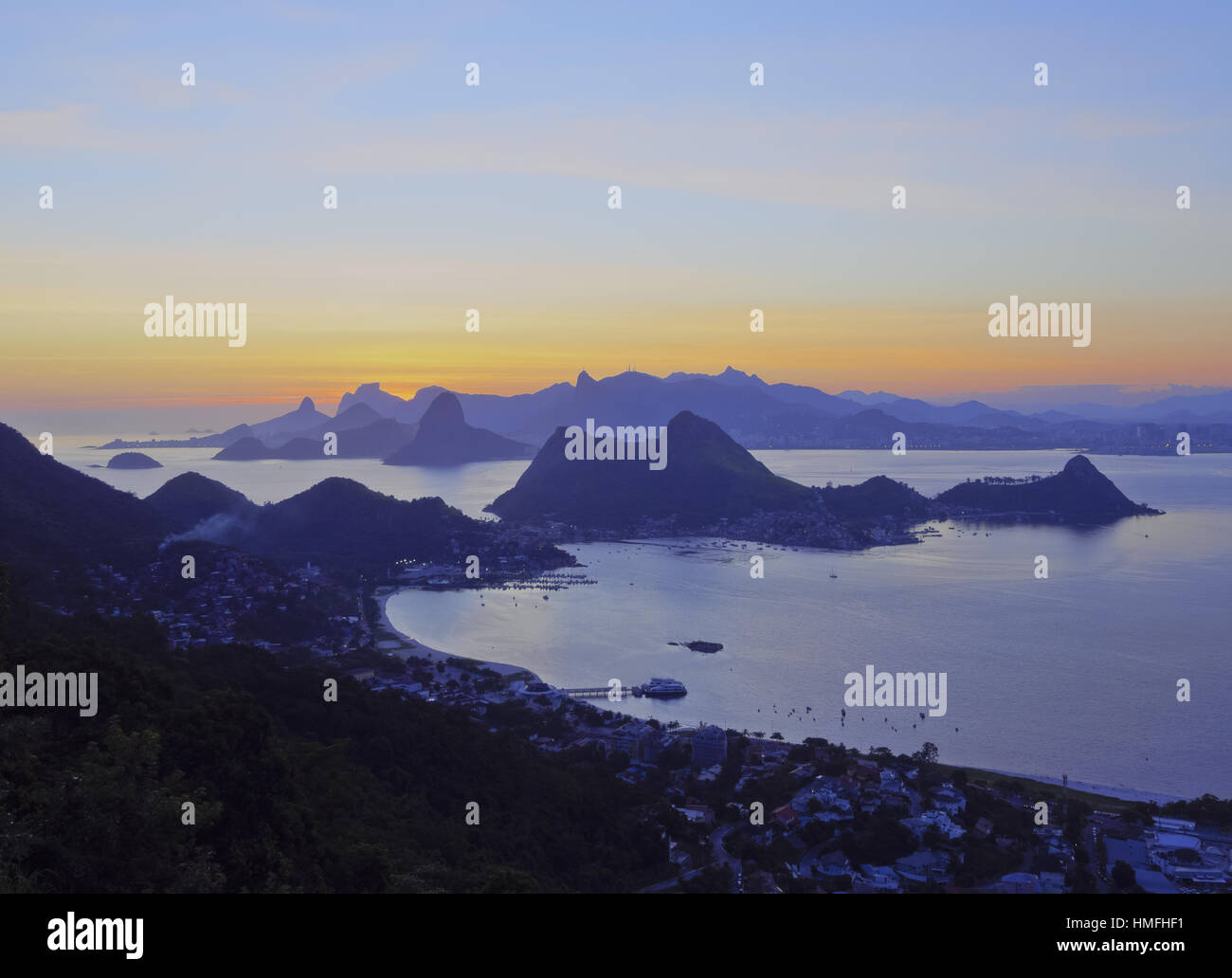 Coucher de soleil sur Rio de Janeiro vue du Parque da Cidade à Niteroi, Rio de Janeiro, Brésil, Amérique du Sud Banque D'Images