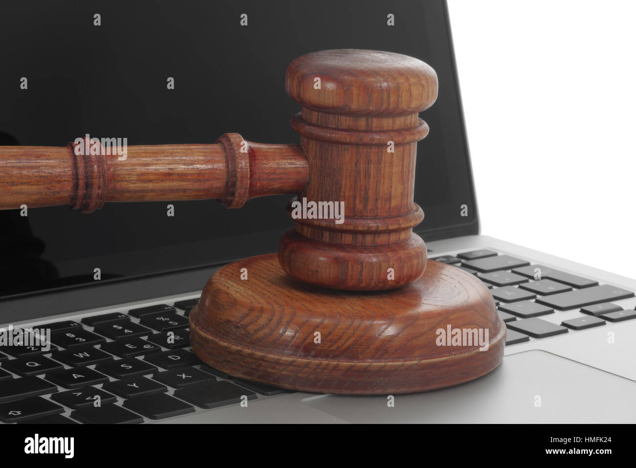 Marteau de la Justice sur un clavier d'ordinateur Banque D'Images