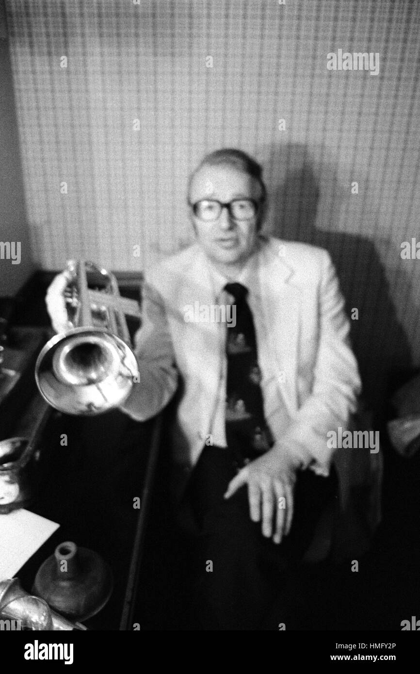 Humphrey Lyttelton backstage. Banque D'Images