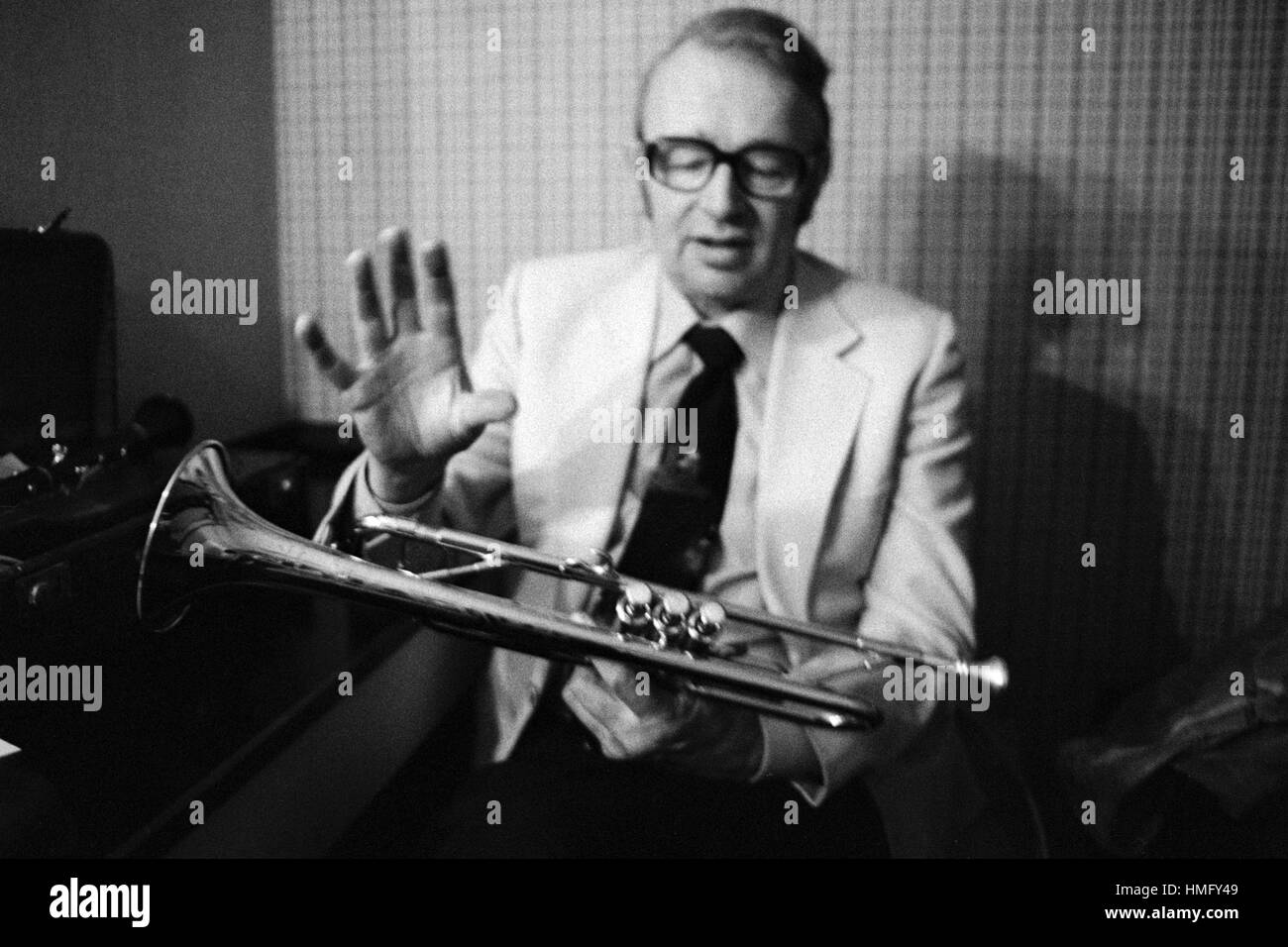 Humphrey Lyttelton backstage. Banque D'Images