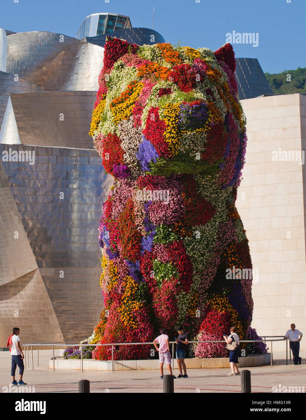 "Puppy", la sculpture de Jeff Koons, en face du musée Guggenheim par