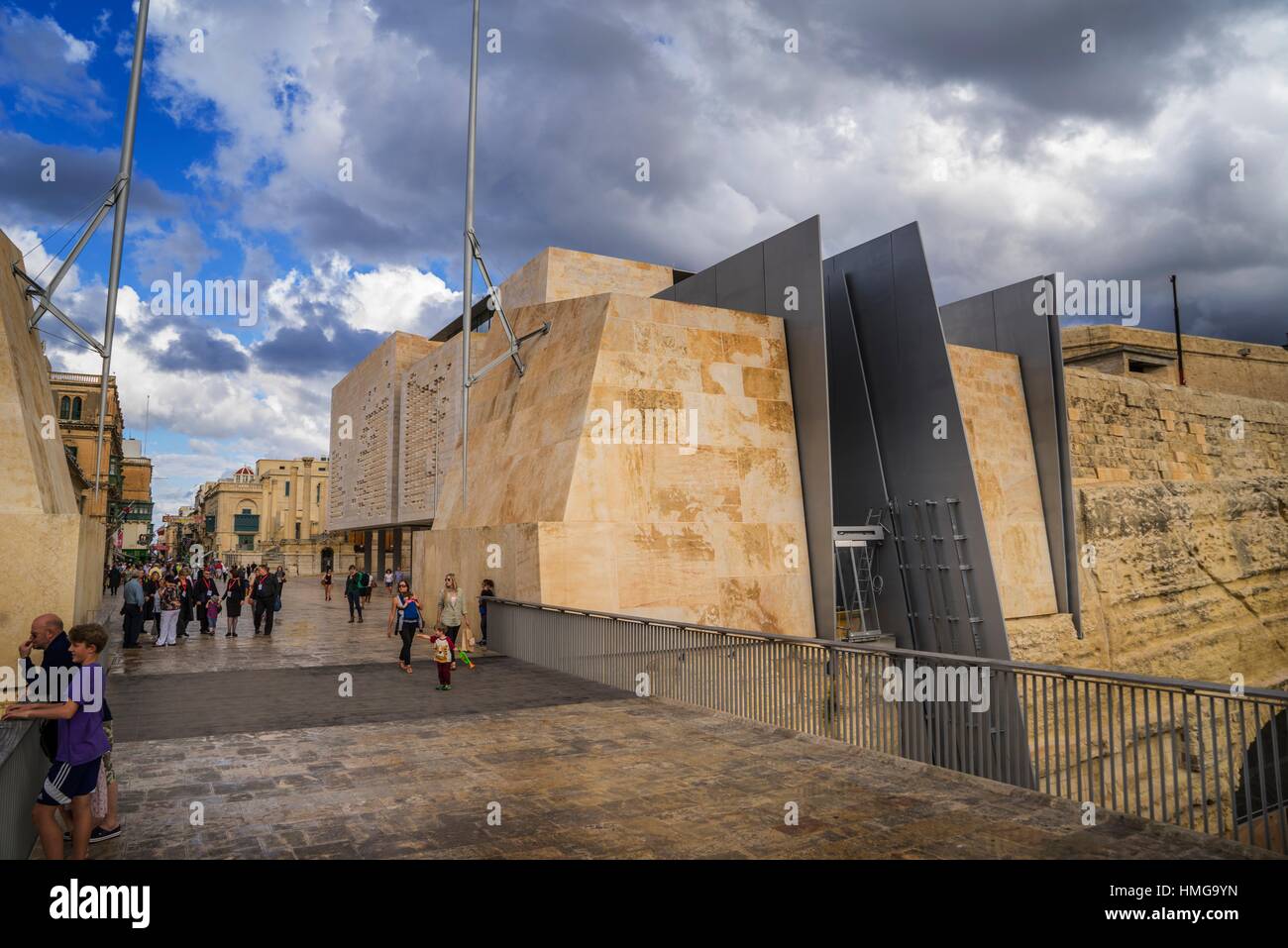 Malte. La Valette, la nouvelle porte de la ville et du Parlement conçu par Renzo  Piano Photo Stock - Alamy