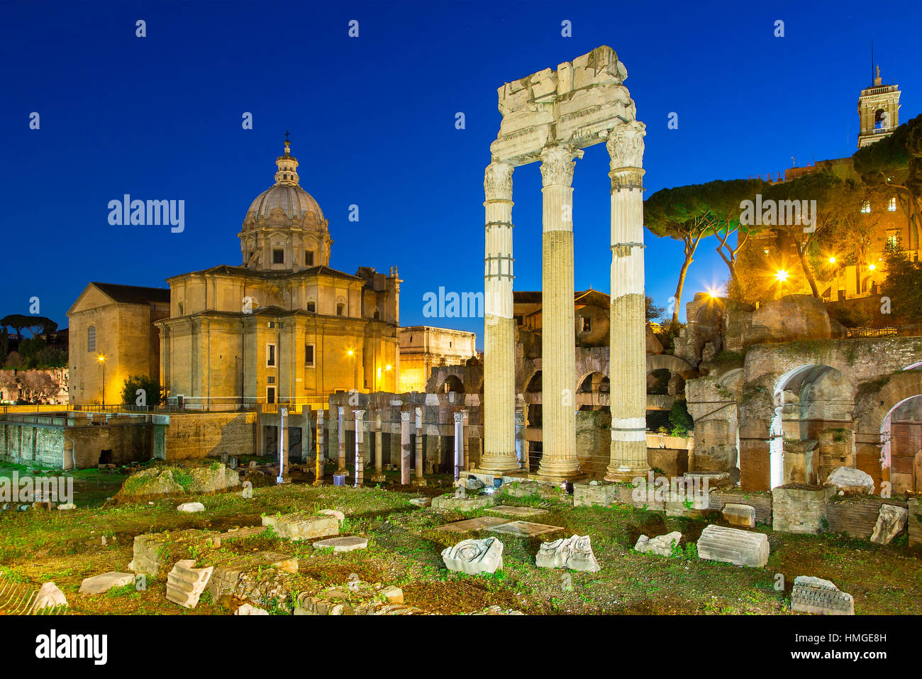 Rome, Forum Romain allumé Banque D'Images