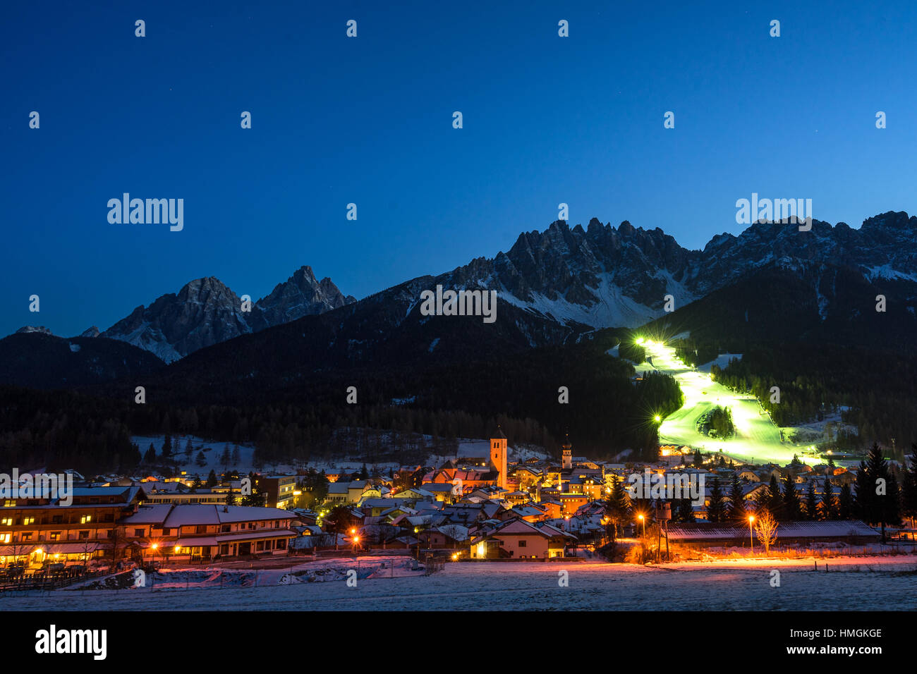 San Candido / Innichen Dolomites en Italie en hiver au crépuscule, Südtirol - Alto Adige - Tyrol du Sud - Italie Banque D'Images