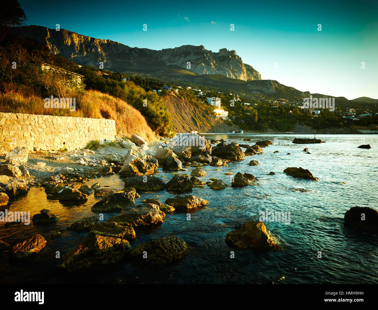 Les montagnes et la mer au coucher du soleil. Paysage de la Crimée. Nature fond Banque D'Images
