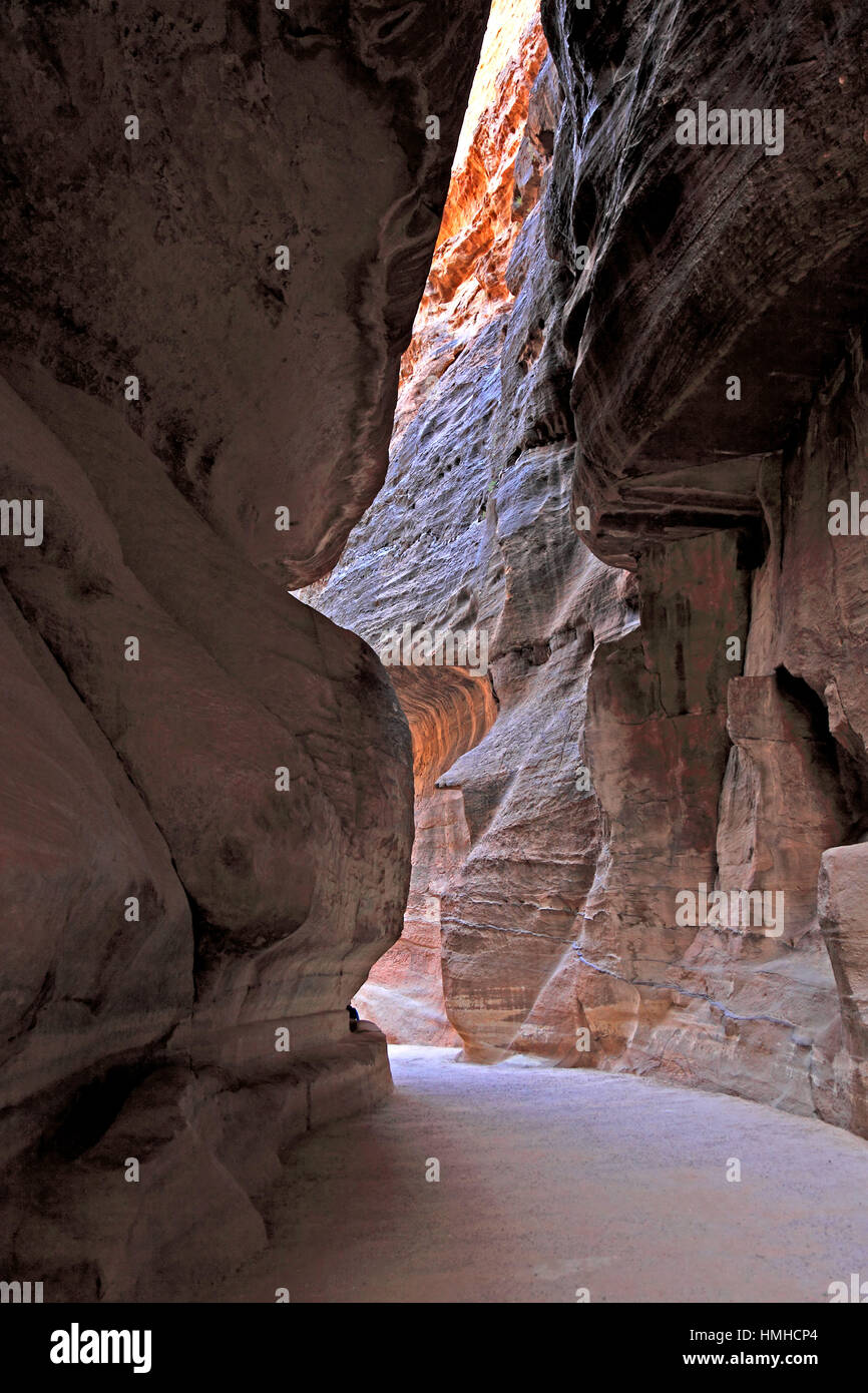 As-Siq, Siq, l'accès à la ville, abandonnés rock city Petra, al-Batra, capitale de l'empire des Nabatéens, Jordanie, du patrimoine culturel mondial de l'UNESCO Banque D'Images