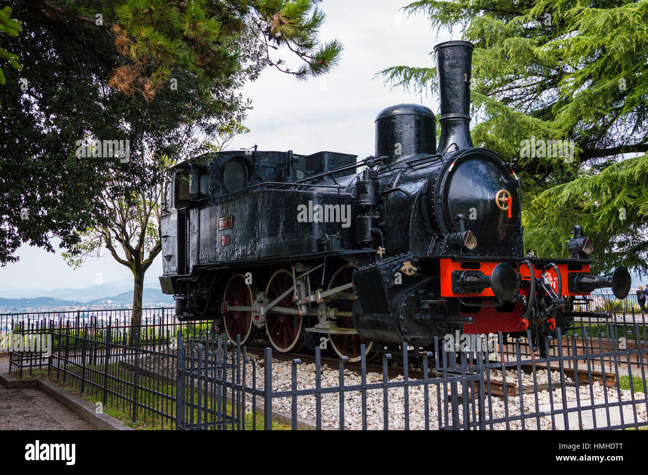 Train à vapeur de 1908. La première locomotive utilisée dans les chemins de Brescia - Edolo. Dans les jardins sur le château de Brescia Banque D'Images