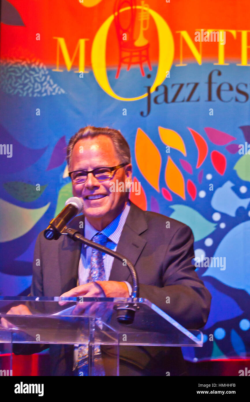 TIM JACKSON parle au dîner de gala du 59ème festival de jazz de Monterey - Monterey, Californie Banque D'Images