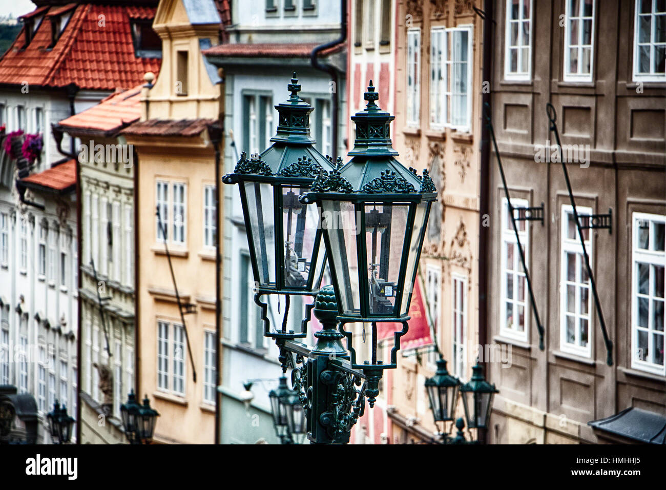 Vue en gros de lampes à gaz classique dans une rue, Vieille Ville, Prague, République Tchèque Banque D'Images