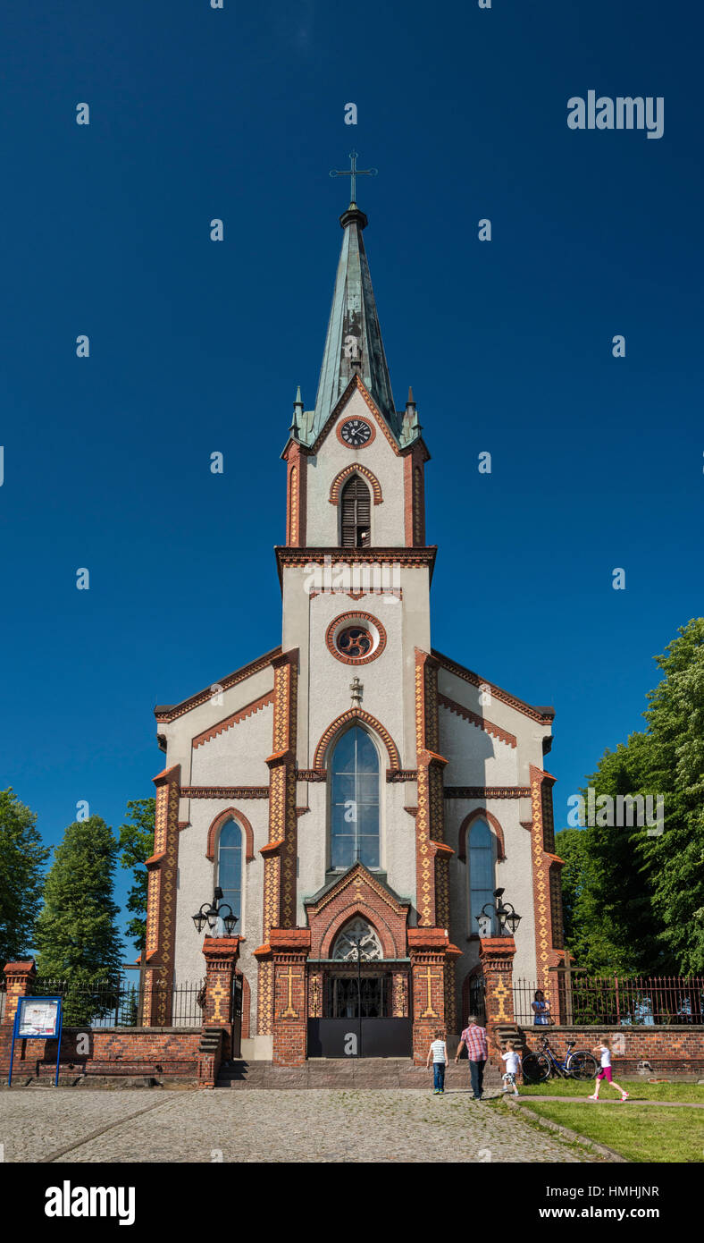 Église catholique romaine, 19e siècle, style néogothique, dans le village de Radom, Pologne Malopolska, Banque D'Images