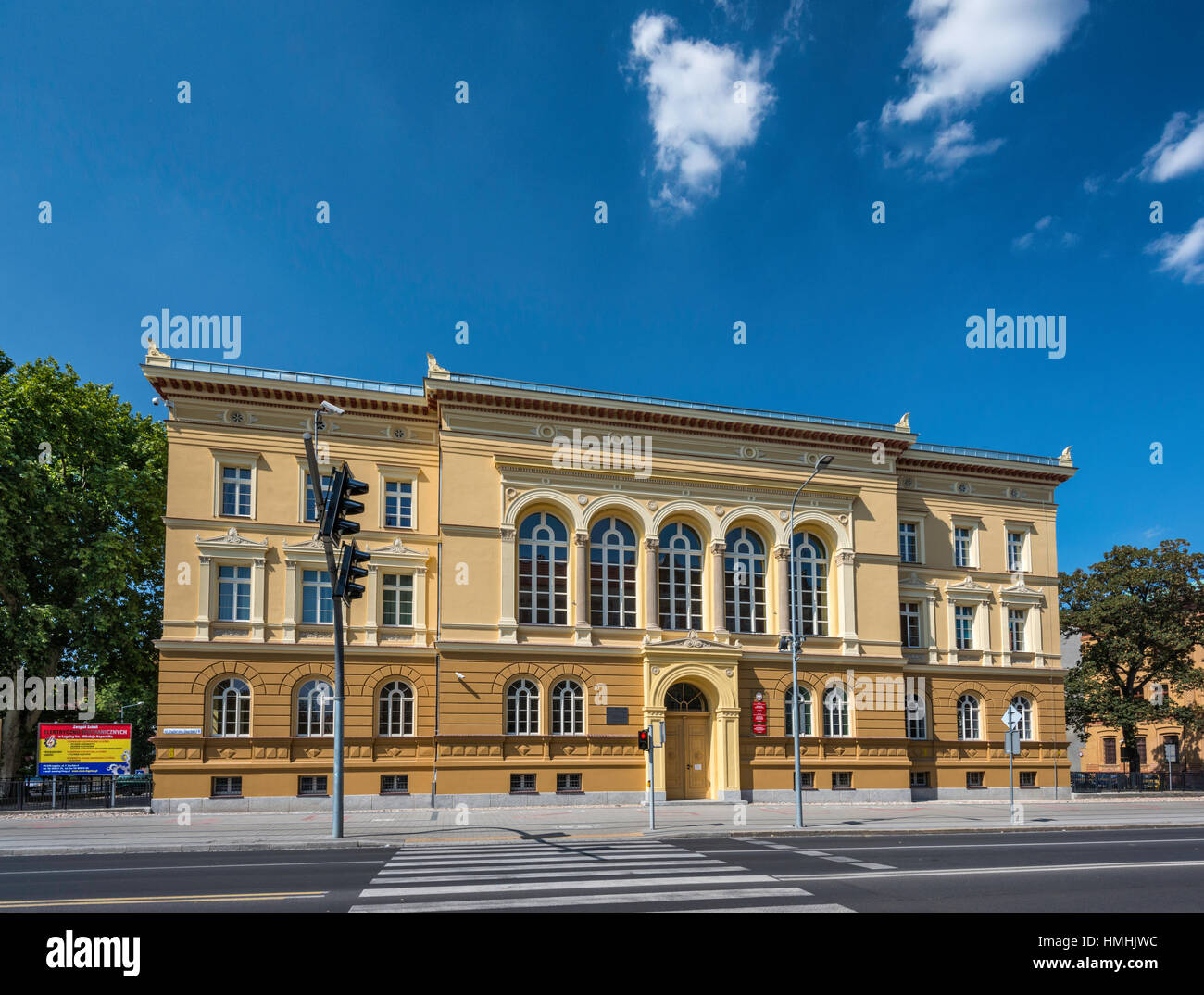 L'École de commerce à Legnica, 1867, de style néoclassique, l'ancien gymnase (lycée), la Basse Silésie, Pologne Banque D'Images