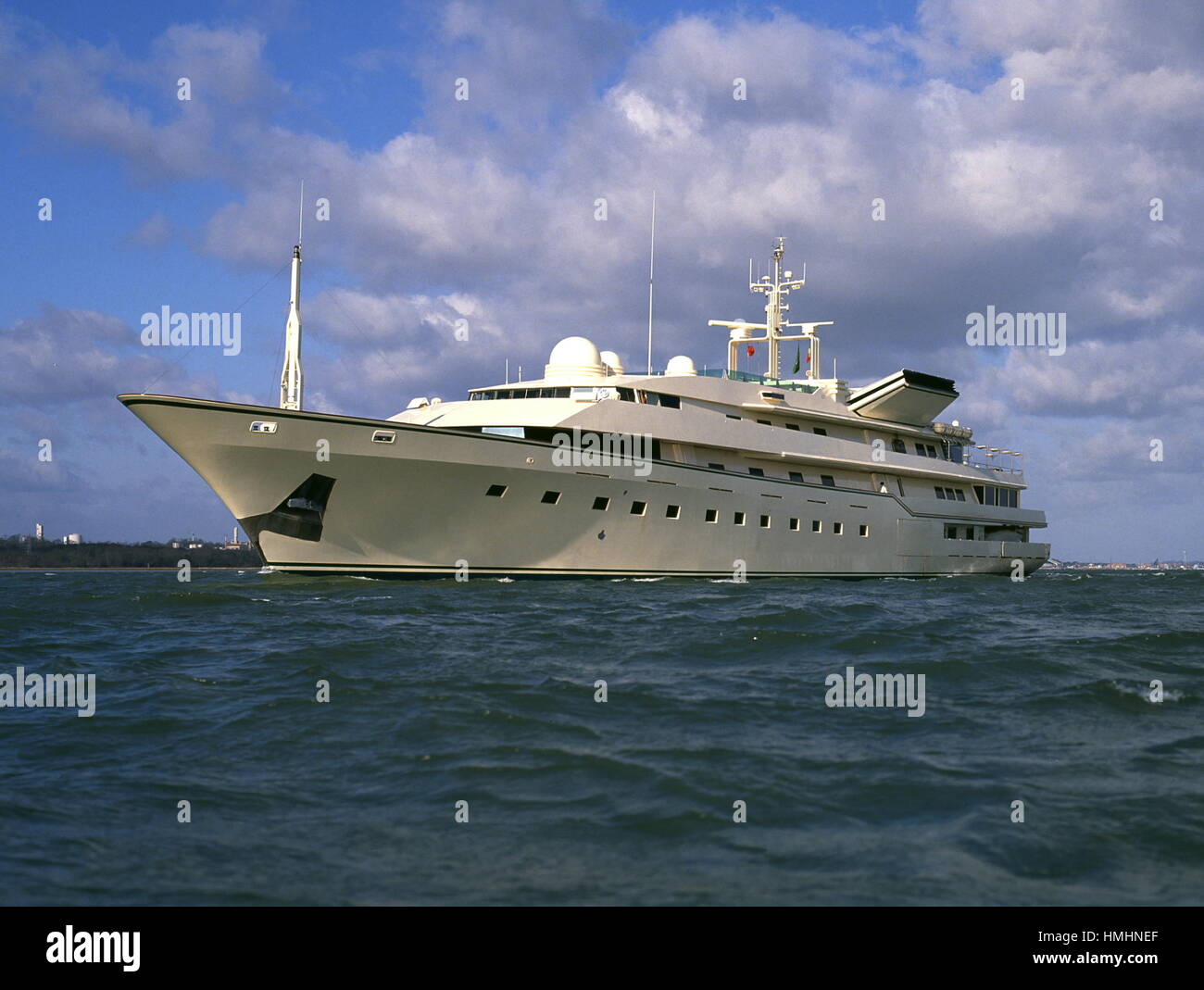 ajaxnetphoto-southampton-angleterre-royal-yacht-kingdom-5kr